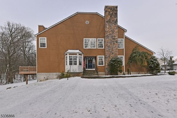 Exterior, Facade, Log Home
