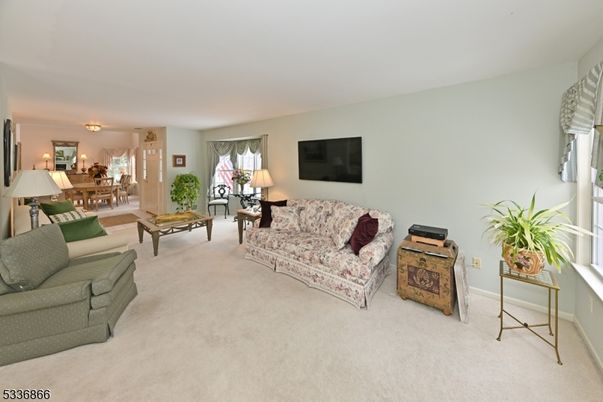 Chandelier, Dining room, Interior, Living room