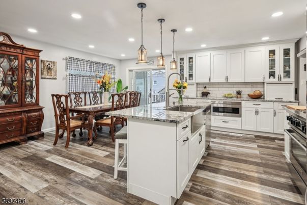 Dining room, Interior, Kitchen, Pendant Lights, Recessed Lighting, Stainless Steel Appliances, Wood Texture Flooring