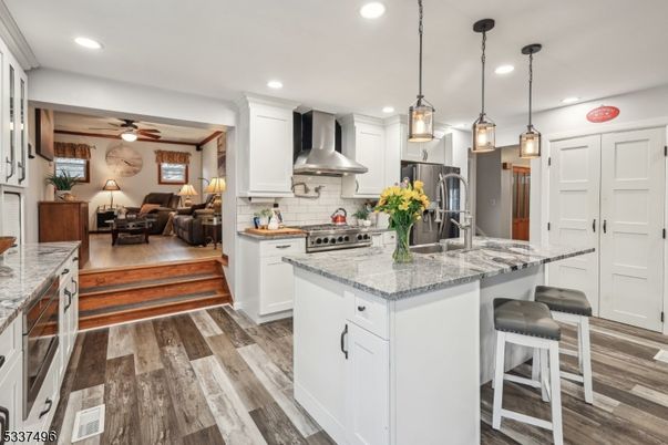 Interior, Kitchen, Living room, Pendant Lights, Recessed Lighting, Stainless Steel Appliances, Wood Texture Flooring