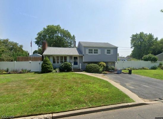 Backyard, Exterior, Facade, Split Level