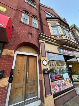 Exterior, Facade, Brick Facade, Rowhouse
