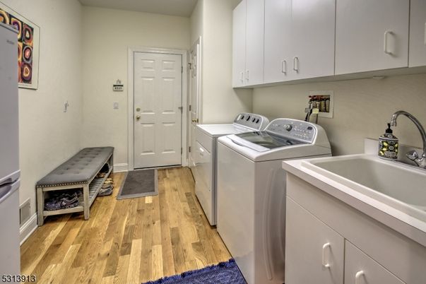 Interior, Washer, Wood Texture Flooring