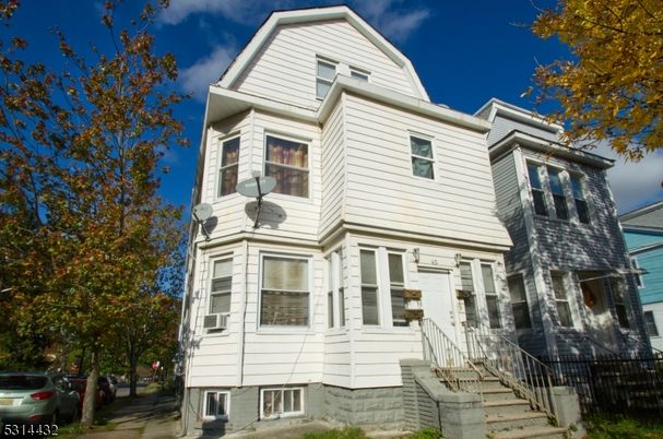 Exterior, Facade, Queen Anne Victorian