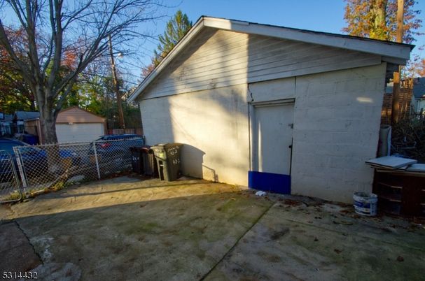Detached Garage, Exterior