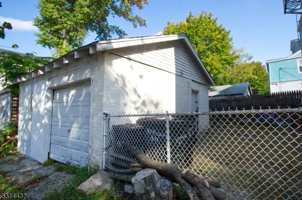 Detached Garage, Exterior