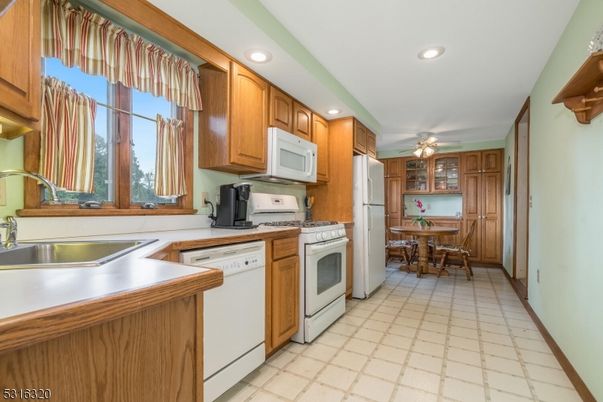 Dining room, Interior, Kitchen, Recessed Lighting