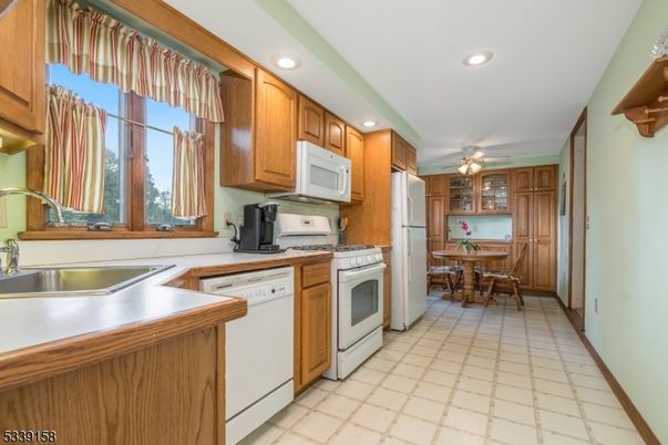 Dining room, Interior, Kitchen, Recessed Lighting