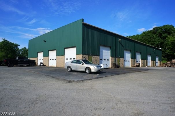 Attached, Exterior, Facade, Modern