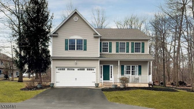 Attached, Exterior, Facade, Farmhouse