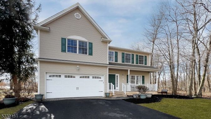 Attached, Exterior, Facade, Farmhouse