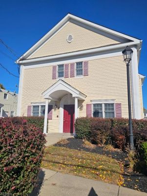 Exterior, Facade, Queen Anne Victorian