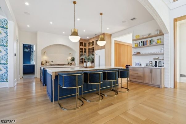 Interior, Pendant Lights, Recessed Lighting, Wood Texture Flooring