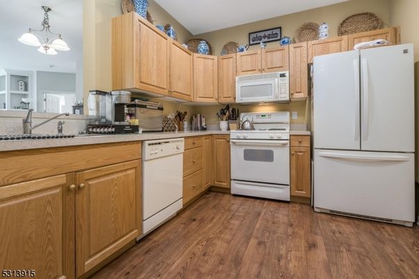 Interior, Kitchen, Pendant Lights, Wood Texture Flooring