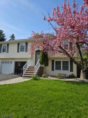 Attached, Exterior, Facade, Raised Ranch