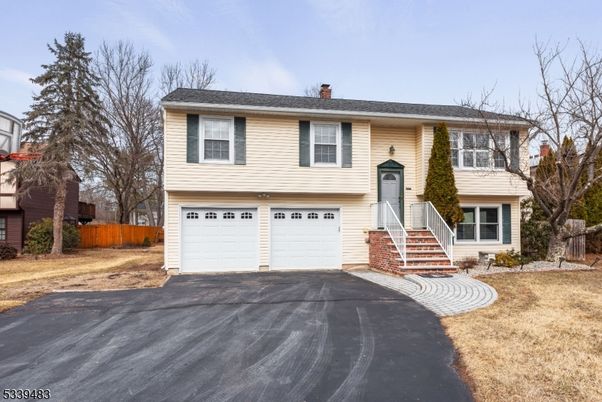 Attached, Exterior, Facade, Raised Ranch