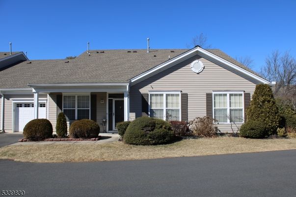 Attached, Exterior, Facade, Ranch