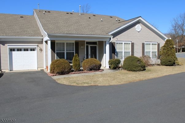 Attached, Exterior, Facade, Ranch