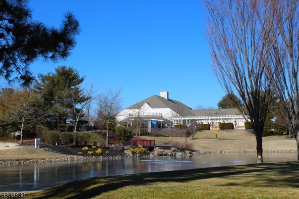 Exterior, Lake