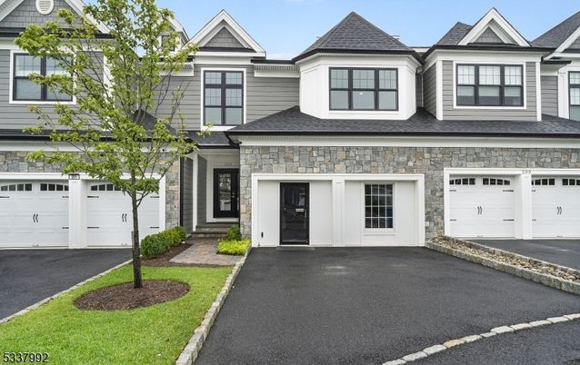 Attached, Exterior, Facade, Farmhouse
