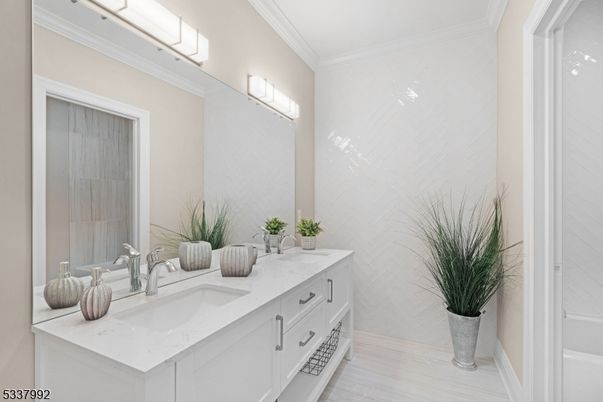 Bathroom, Dual Sink Vanities, Interior