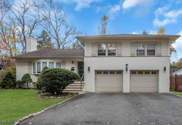 Attached, Exterior, Facade, Split Level