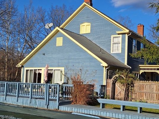 Backyard, Exterior, Facade, Queen Anne Victorian