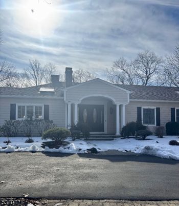 Exterior, Facade, Ranch