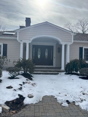 Exterior, Facade, Ranch