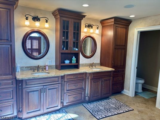 Bathroom, Dual Sink Vanities, Interior, Recessed Lighting