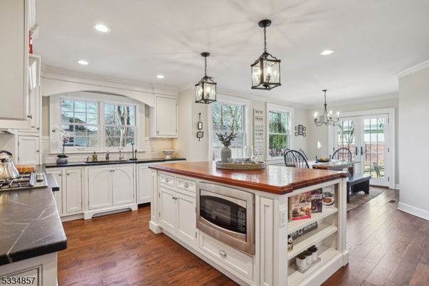 Chandelier, Dining room, Interior, Kitchen, Pendant Lights, Recessed Lighting, Wood Texture Flooring