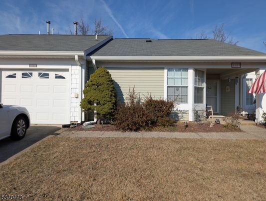 Attached, Exterior, Facade, Ranch