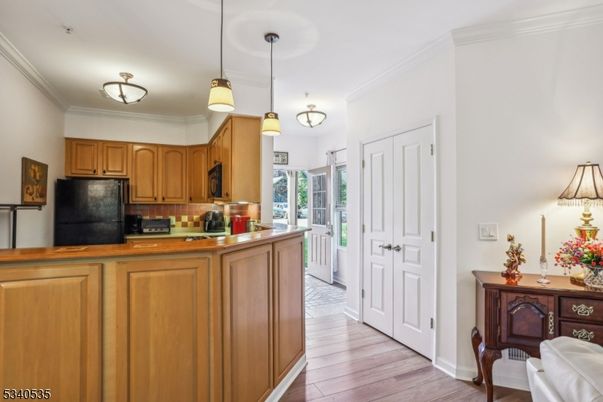 Interior, Kitchen, Pendant Lights, Wood Texture Flooring