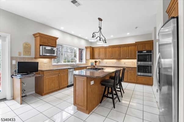 Chandelier, Interior, Kitchen, Recessed Lighting, Stainless Steel Appliances
