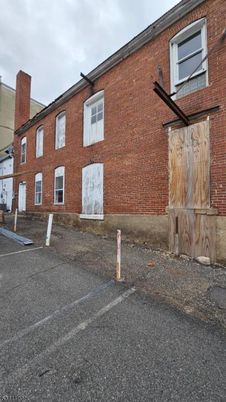 Exterior, Facade, Brick Facade, Rowhouse