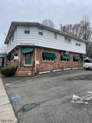 Exterior, Facade, Brick Facade, Split Level