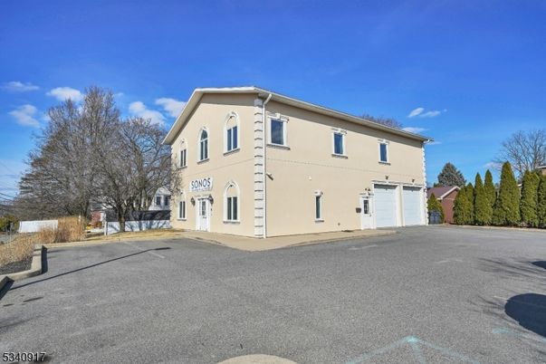 Attached, Exterior, Facade, Mediterranean