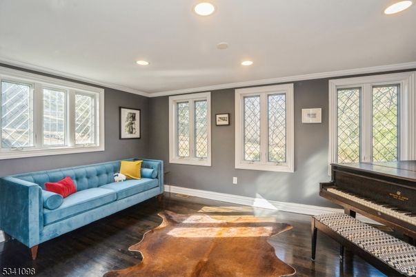 Interior, Piano, Recessed Lighting, Wood Texture Flooring
