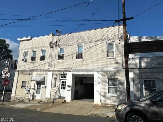 Exterior, Facade, Rowhouse