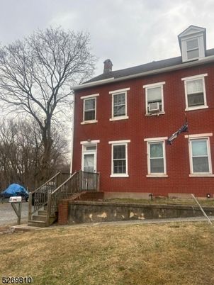 Exterior, Facade, Brick Facade, Georgian