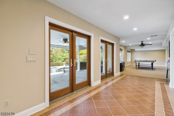 Game Room, Interior, Recessed Lighting
