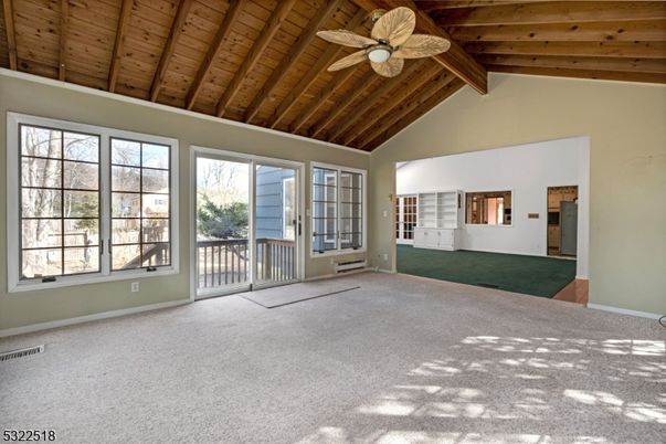 Empty room, Interior, Wooden Beams, Wooden Ceilings