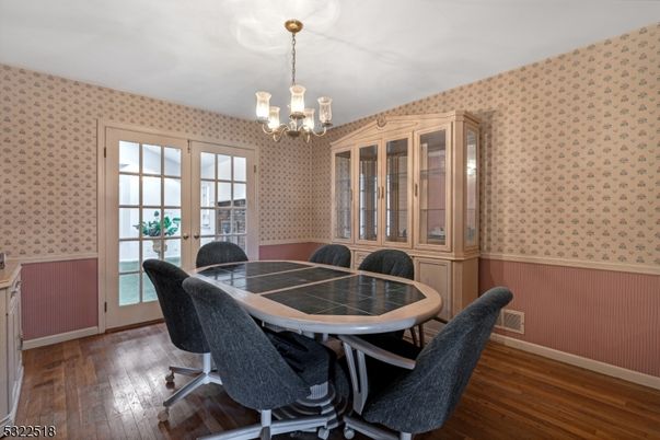 Chandelier, Dining room, Interior, Wood Texture Flooring