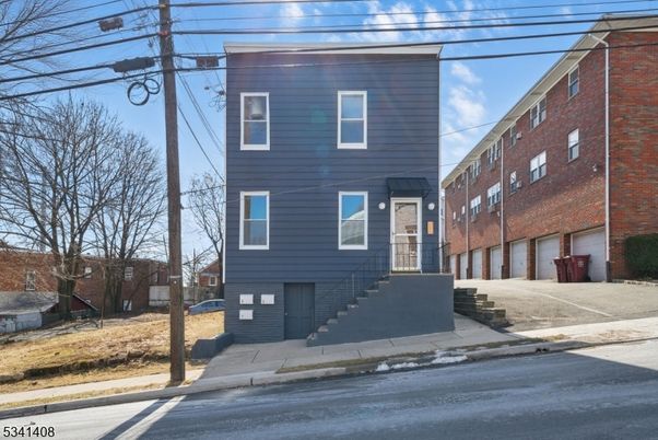 Exterior, Facade, Brick Facade, Rowhouse
