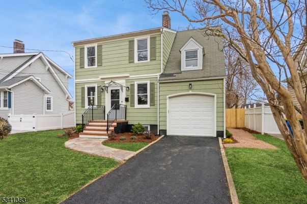 Attached, Exterior, Facade, Cape Cod