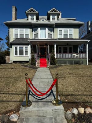 Exterior, Facade, American Foursquare