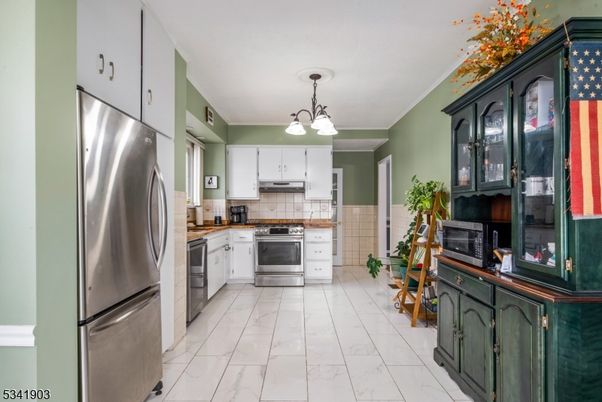 Chandelier, Interior, Kitchen, Marble, Pendant Lights, Stainless Steel Appliances