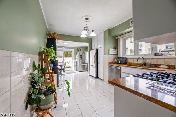 Chandelier, Interior, Kitchen, Marble, Pendant Lights, Stainless Steel Appliances