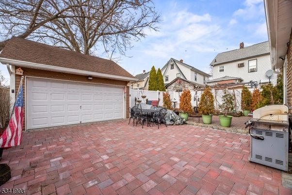Detached Garage, Exterior
