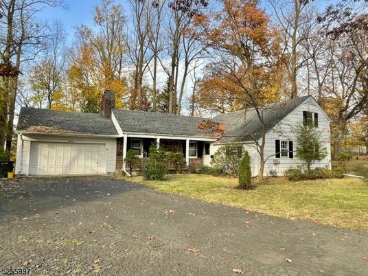 Attached, Exterior, Facade, Cape Cod